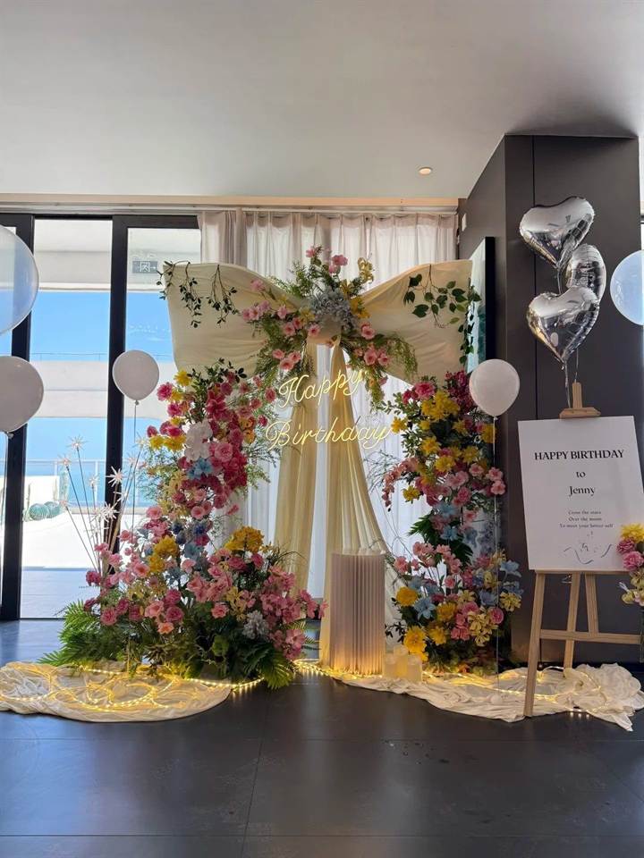 花园风生日布置｜彩色花艺纱幔背景场景参考图片