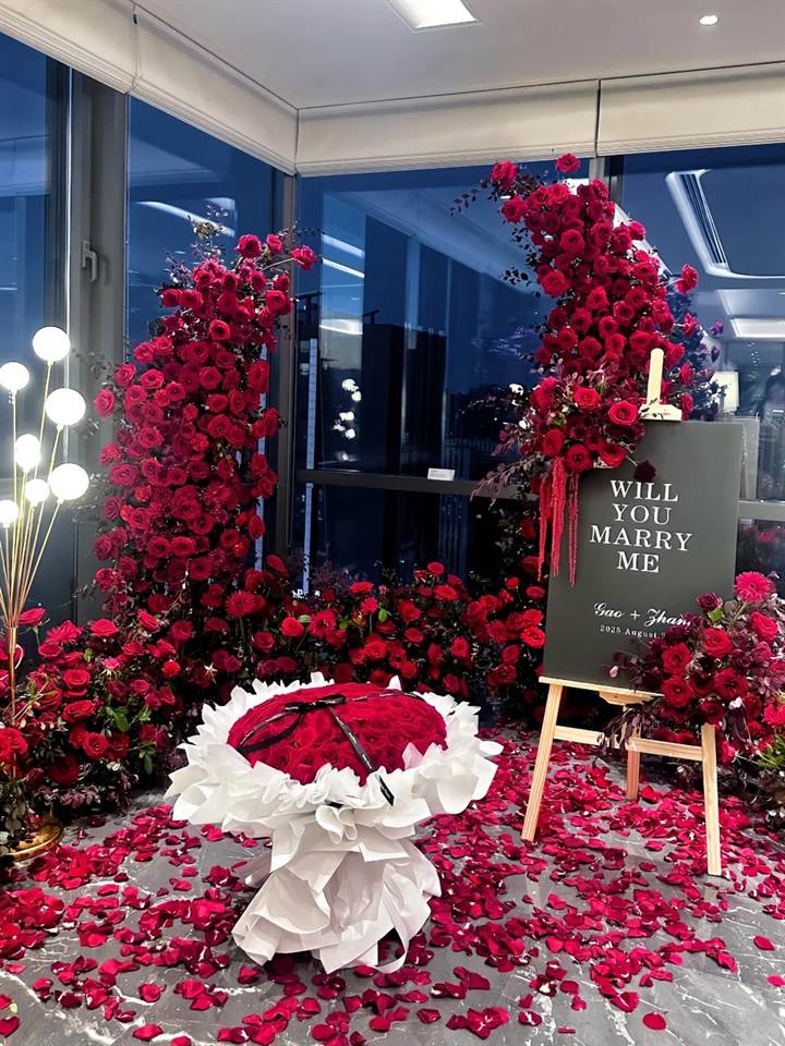 红玫瑰求婚布置｜Will You Marry Me花艺场景场景参考图片