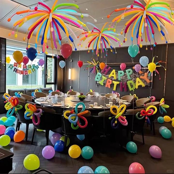 彩色儿童生日布置｜气球花与吊顶气球场景场景参考图片