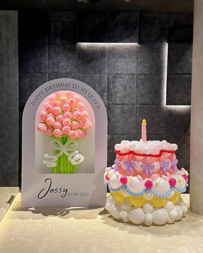 小型生日布置｜卡通花束与蛋糕气球造型场景参考图片