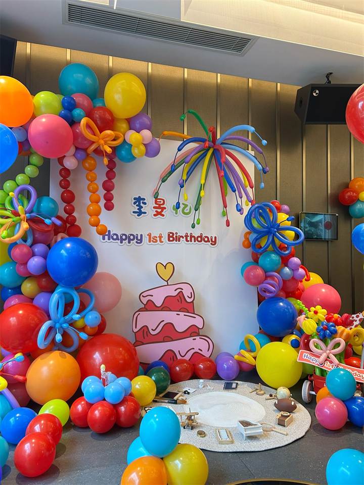 一岁生日布置｜彩虹气球卡通背景场景参考图片