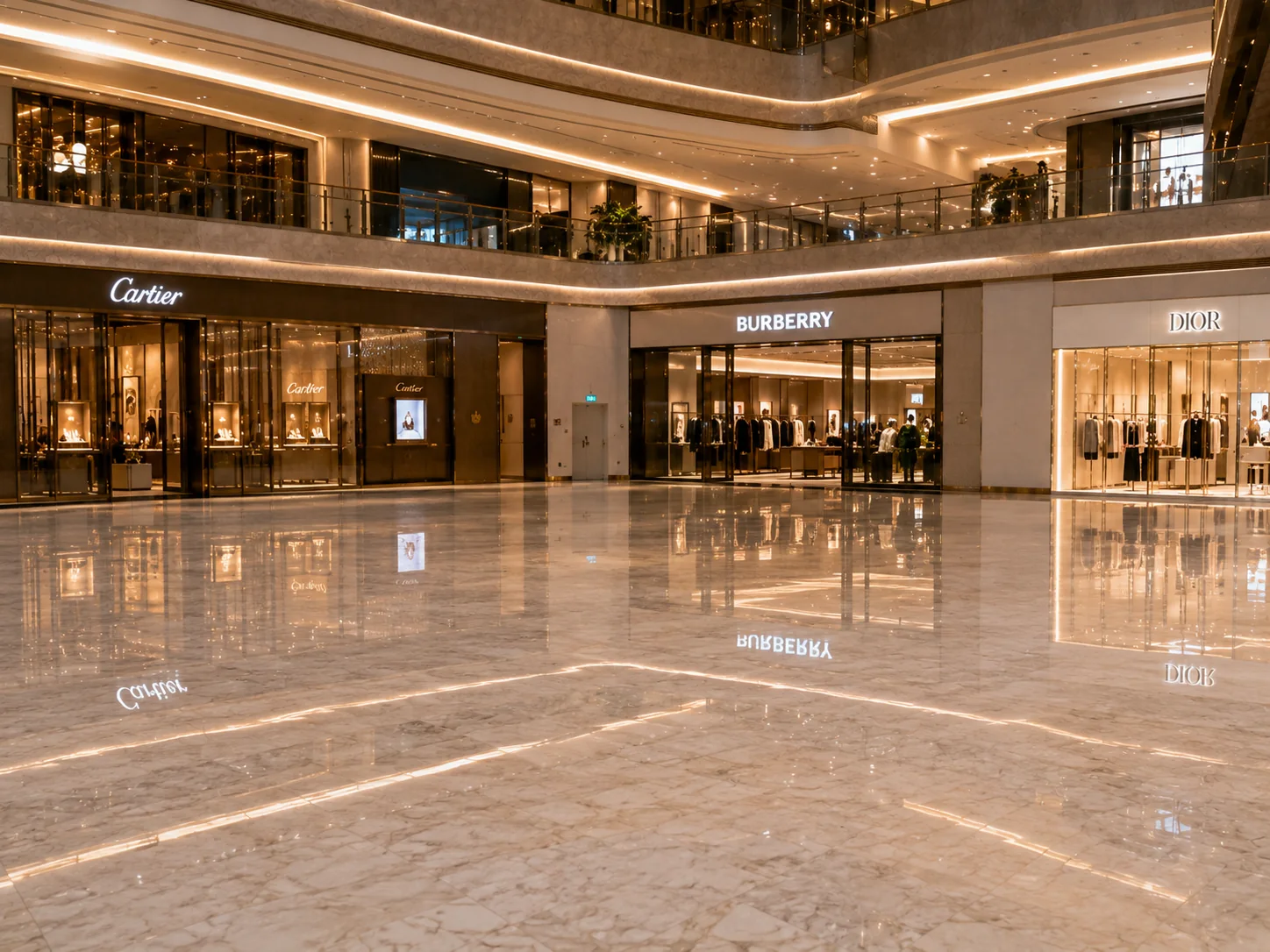 高端商场中庭活动场地与品牌店铺环境